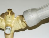 Vapor retun valve connected to hose end vapor hose coupling